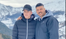 La famiglia di Kevin Laganà, l'operaio più giovane della strage ferroviaria, in stazione a Brandizzo