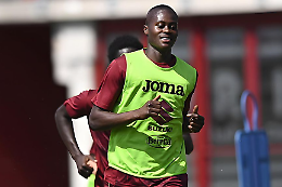 Minacciata da un video hard, denuncia il calciatore del Toro Demba Seck con cui aveva avuto una relazione