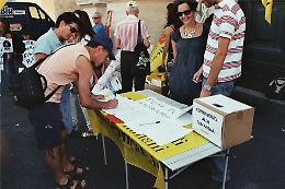 Prosegue in paese la raccolta di firme contro la “riqualificazione” del centro