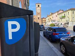 Hai un'auto elettrica? In questa città la sosta è gratuita