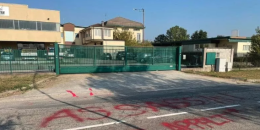Strage di Brandizzo: scritta "Assassini" di fronte alla Sigifer. Parla l'avvocato di Gibin: "E' distrutto e spaventato"