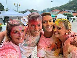 Una scarica di colori, musica, allegria e solidarietà