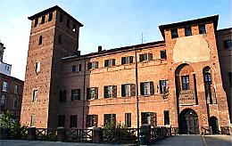 Casa famiglia per anziani: in due a processo