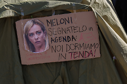Tornano le tende: studenti contro il caro affitti 