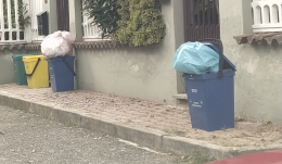 Ancora polemiche sui bidoni troppo piccoli: "Sembrano quelli di Ken e Barbie!"