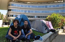 Studenti aggrediti da neofascisti a Torino: "Se aprite bocca vi sgozziamo"