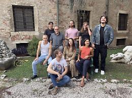 Gabriele Vacis e gli attori di PEM sul palco per "Vajont23"