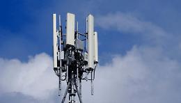 È polemica sulla nuova antenna del 5G. "Non la vogliamo: danni all'ambiente e possibili rischi per la salute"