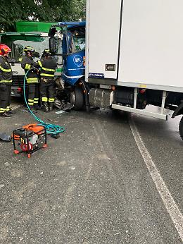 Scontro tra due camion in via Casale. E' morta una campionessa