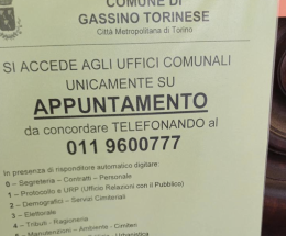 I cittadini non riescono ad accedere agli uffici del Comune: "sono sempre chiusi!"