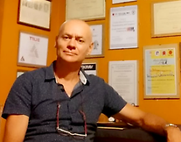 A lezione da Sergio: "Attraverso la grafologia si legge l'anima delle persone"