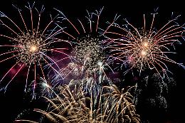 "Basta feste e fuochi artificiali: pensiamo ai poveri"