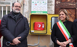 Ruba due defibrillatori e se li rivende online: i vigili fermano il ladro