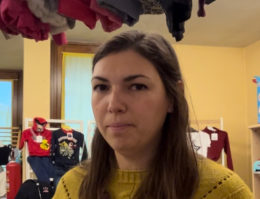 Col suo negozio solidale Sabrina migliora la vita dei bambini del posto (VIDEO)