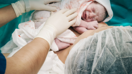 Mamma malata di tumore supera le sfide e dà alla luce una bimba sana