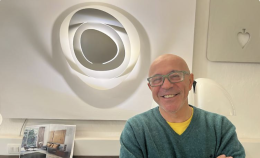 L'elettricista appassionato di design che vende lampade di pregio: "Amo tutto ciò che è arte"