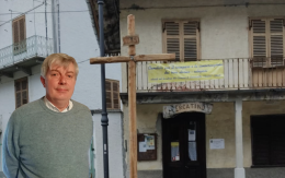 Il sindaco vuole commemorare un evento che non è mai accaduto