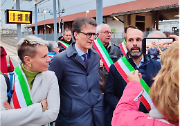 Linea ferroviaria Ivrea Chivasso da terzo mondo. Sindaci con l'elmetto hanno preso il treno