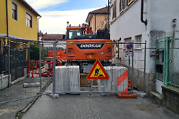 Dopo il crollo di via Vittorio Emanuele, la roggia torna a cielo aperto