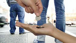 Sotto il "ricatto" dei parcheggiatori abusivi. Opposizioni all'attacco