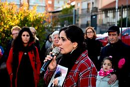 Tredici drappi in processione: Torino porta in strada un secolo e mezzo di violenze per dire no ai femminicidi