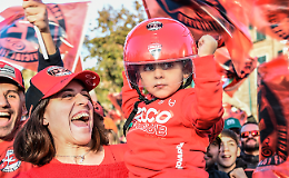 Pecco Bagnaia campione del mondo: la festa dei tifosi in piazza a Chivasso