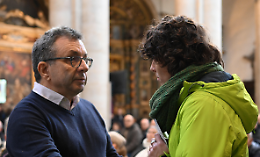 Ambientalisti bloccano la santa messa in Duomo e scoppia la protesta dei fedeli