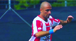 L'eterno goleador ne fa sei e lancia la sfida alla capolista