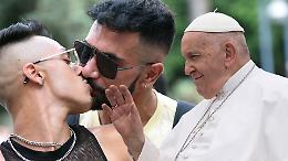 Papa Francesco dice "Sì" alle coppie gay ma non è matrimonio