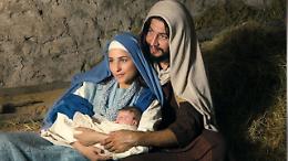 Anche il bue, l'asinello e le greggi di pecore nel presepe vivente da record che coinvolge tutto il paese
