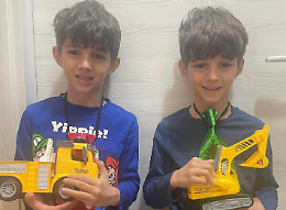 I gemellini di 6 anni: "Regaliamo i nostri giochi ai bimbi meno fortunati"