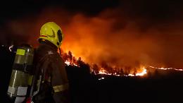 Notte da incubo, tra vento e fiamme bruciano le Valli: "Colpa dell'incuria!"