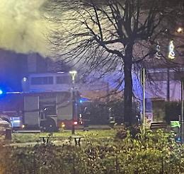 Fanno esplodere un petardo nel bidone e appiccano un incendio 