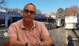 Caos autobus davanti alla stazione. Il Movicentro è la soluzione di De Stefano