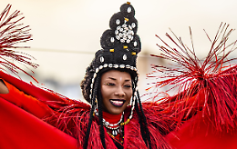 Suoni di speranza: la musica di Fatoumata Diawara omaggia la gioventù resistente