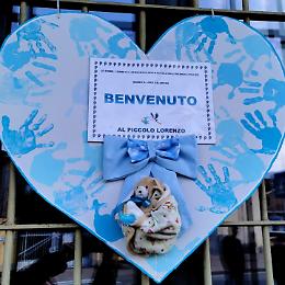 Gli studenti di Villanova accolgono il bimbo abbandonato. "Benvenuto al mondo piccolo Lorenzo"