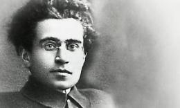 "Un Gramsci mai visto": l'emozionante spettacolo teatrale che celebra il pensiero e la vita di Antonio Gramsci