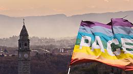Sabato a Ivrea il presidio per la pace numero "100". Roba da Guinness