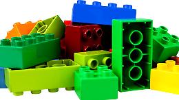 Tutti pazzi per i mattoncini Lego. Una coda di 300 metri