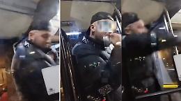 Pugni e testate contro il vetro poi le minacce all'autista del pullman: “Ti mangio le budella” (VIDEO)
