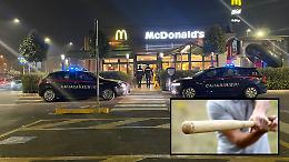 McDonald's di Settimo, ancora droga. Denunciato anche un ragazzo che aveva con sé una mazza da baseball