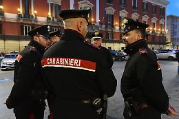 Cercavano droga, trovano fucili rubati: blitz dei carabinieri nei boschi 