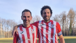 Le due chivassesi sorridono a braccetto a suon di gol