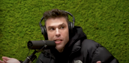 Fedez e la protesi comprata ad una ragazza di Settimo Torinese: "Io e mia moglie abbiamo speso 80 mila euro"