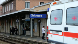 Colto da malore in stazione a Chivasso, muore nel sottopasso