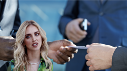 Vendono oggetti falsi con la scusa della beneficenza: "Non facciamo la fine della Ferragni"