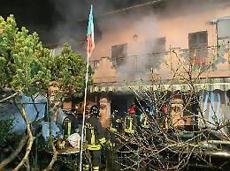 Va a fuoco la canna fumaria: marito e moglie ustionati dalle fiamme