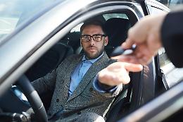 Parcheggiatori abusivi e parcheggi cari