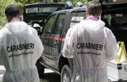 Cadavere trovato da dei passanti: ecco chi è l'uomo accasciato per terra. Aveva 49 anni 