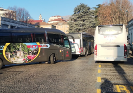Basta non se ne può più. Dito puntato sugli autobus per la Valle d'Aosta